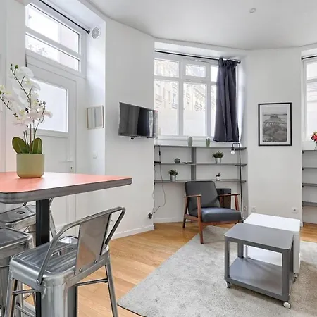 De Charme Au Coeur Des Batignolles باريس