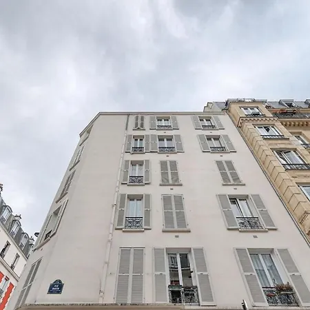 Apartment De Charme Au Coeur Des Batignolles
